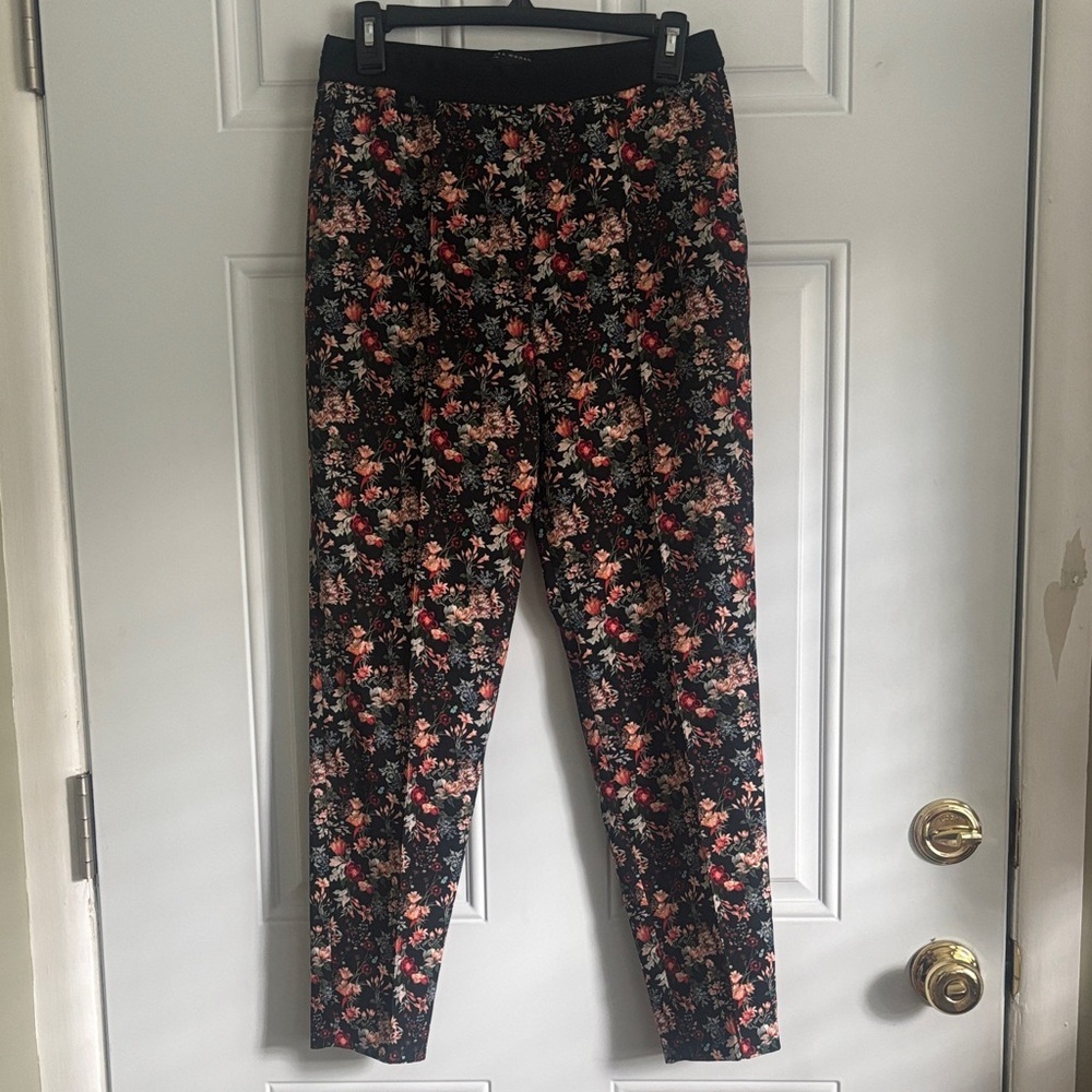 ❤️2/$15or3/$21❤️Zara Floral Print   Pull-on Tapered Ankle Pants, Size XS